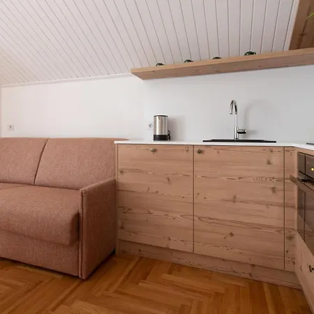 Apartman Besta 2 *